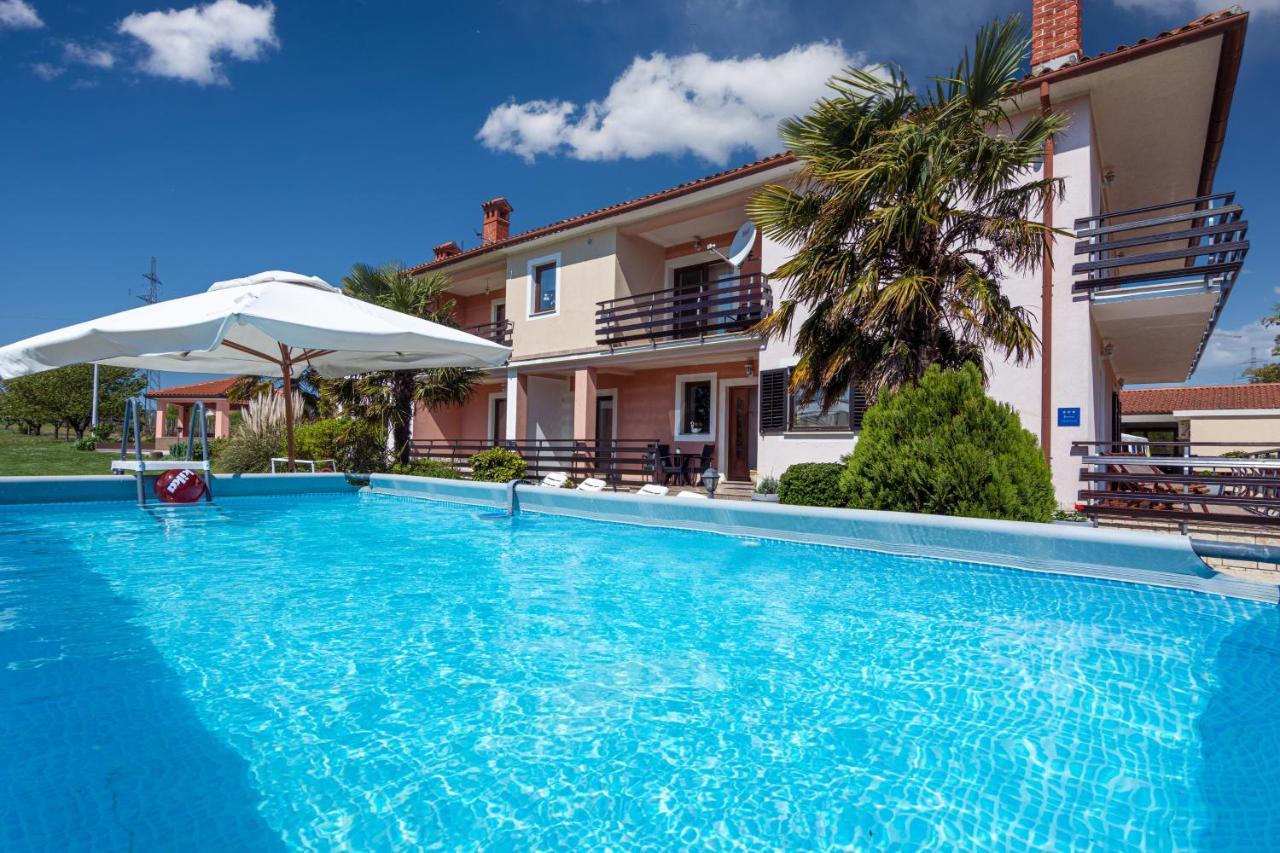 Family Friendly Apartments With A Swimming Pool Cepic, Central Istria - Sredisnja Istra - 11636 Zatka Cepic Buitenkant foto