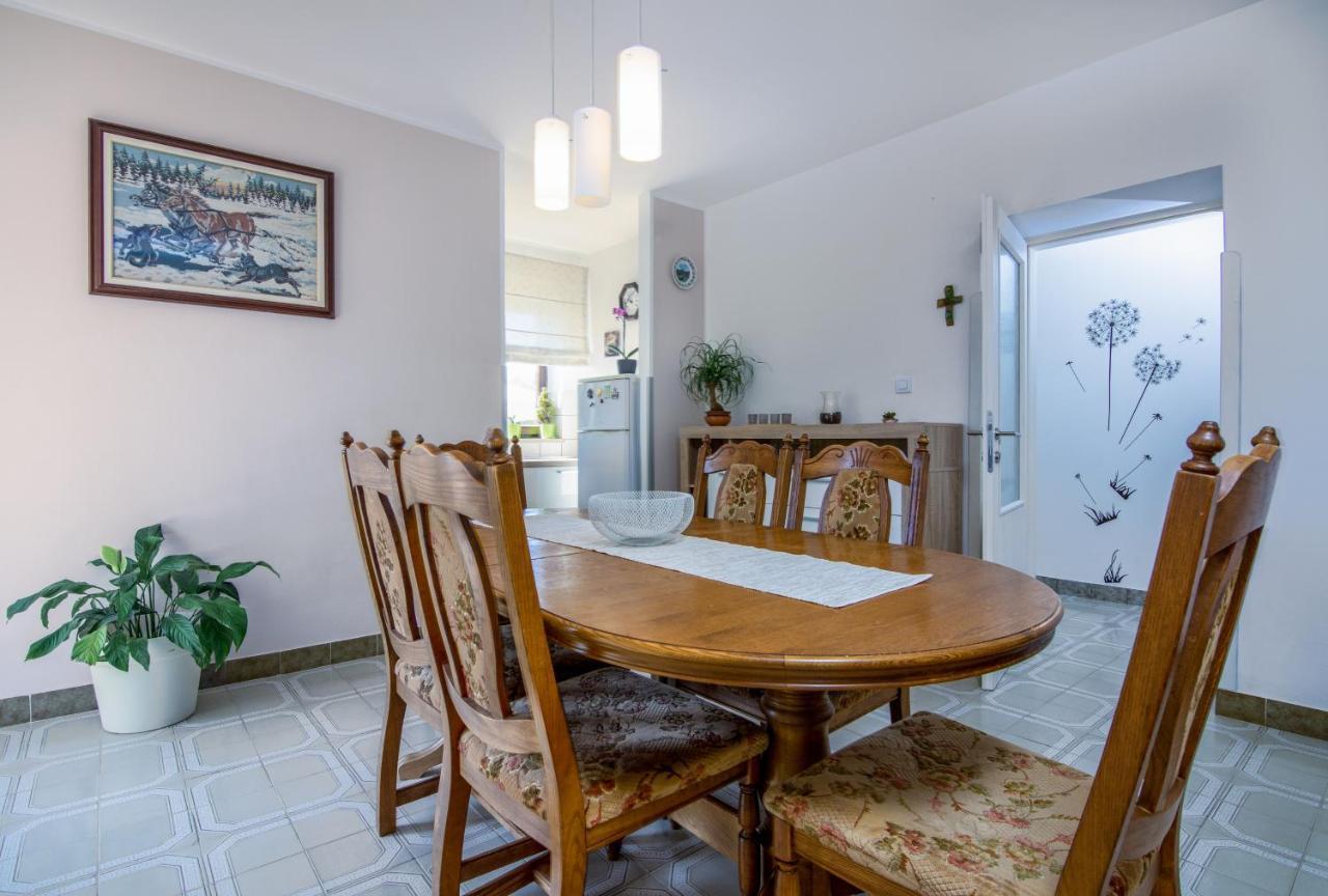 Family Friendly Apartments With A Swimming Pool Cepic, Central Istria - Sredisnja Istra - 11636 Zatka Cepic Buitenkant foto